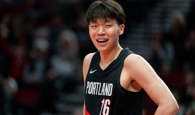 开云体育下载-改年龄不是2岁而是4岁？张涵泊和杨瀚森同届 打过19年U15全国预赛